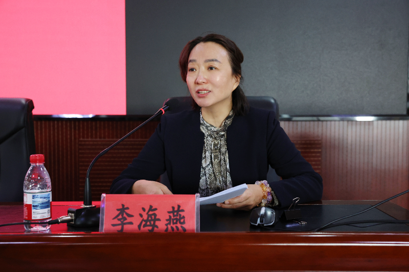 李海燕.jpg